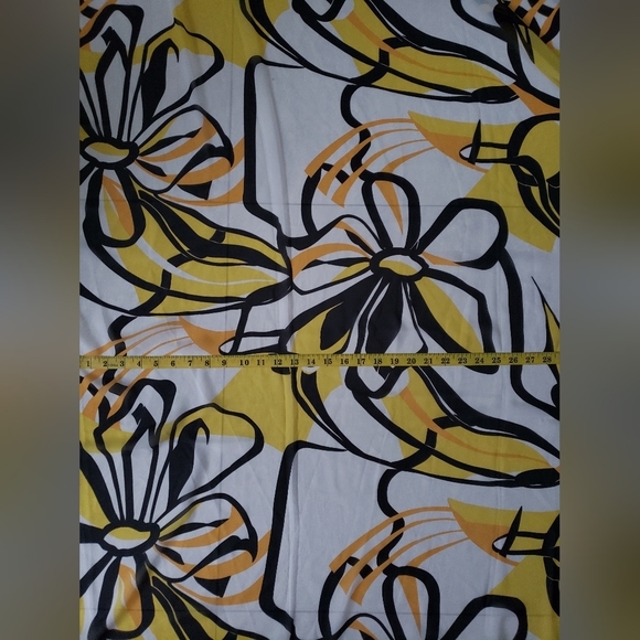 FABRIC 2.75 yards, bold cheerful flower print chiffon - Picture 3 of 5